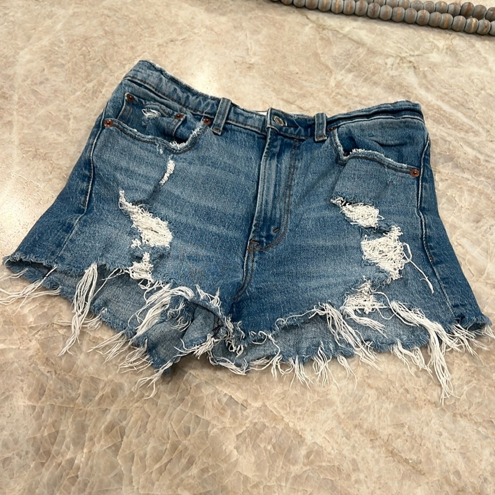 Abercrombie & Fitch High Rise Mom Shorts Distressed Raw Hem Size 27 / 4